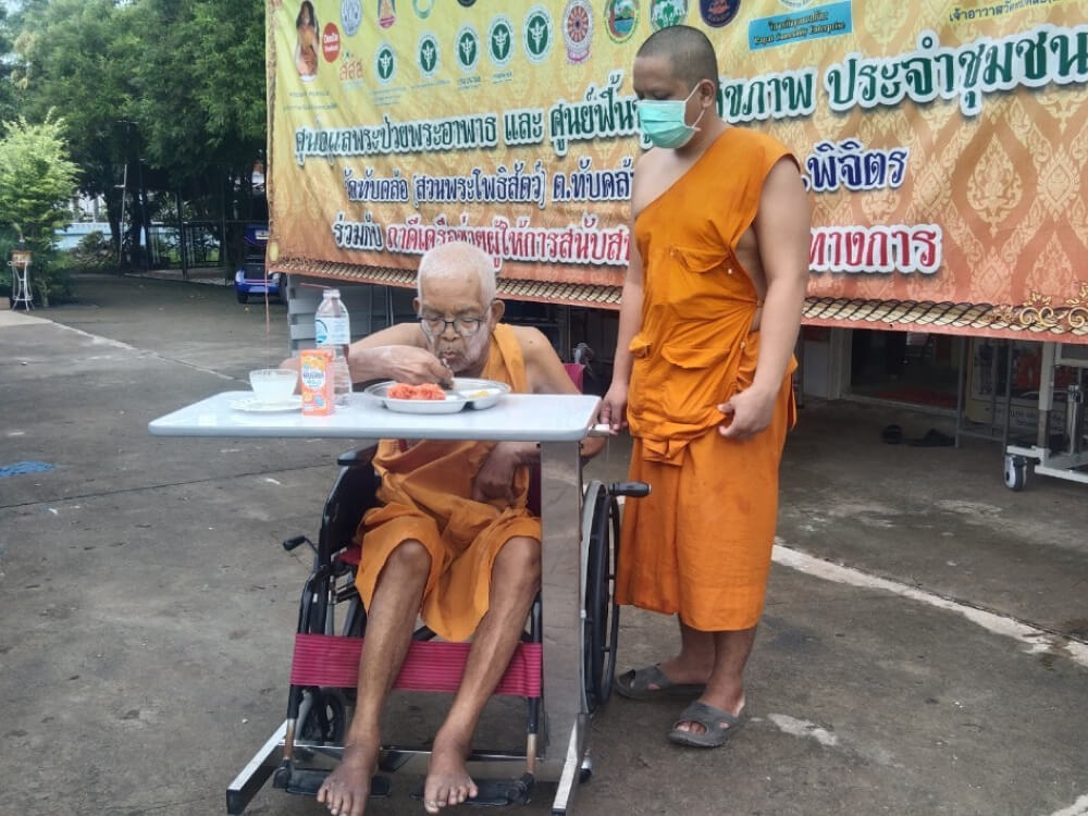 ช่วยดูแลพระภิกษุอาพาธวัดทับคล้อ